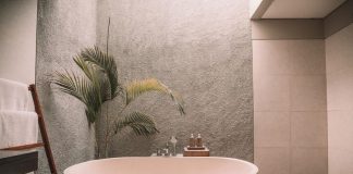 Academy of Country Music Awards Hosts this Year’s Fashion Show